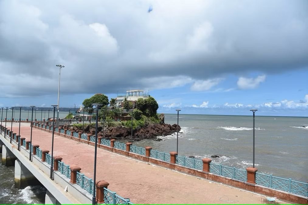 closeby beach from panjim goa