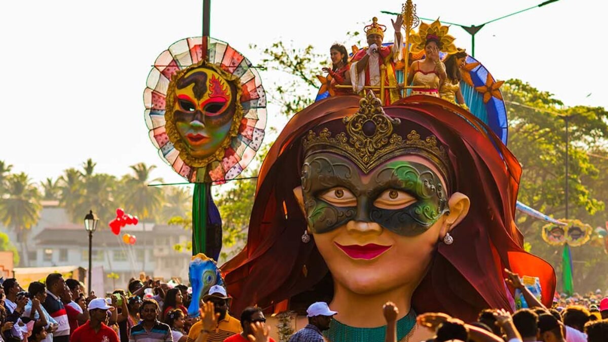 Fun, Revelry and Costumes: the Similarities Between Carnaval and