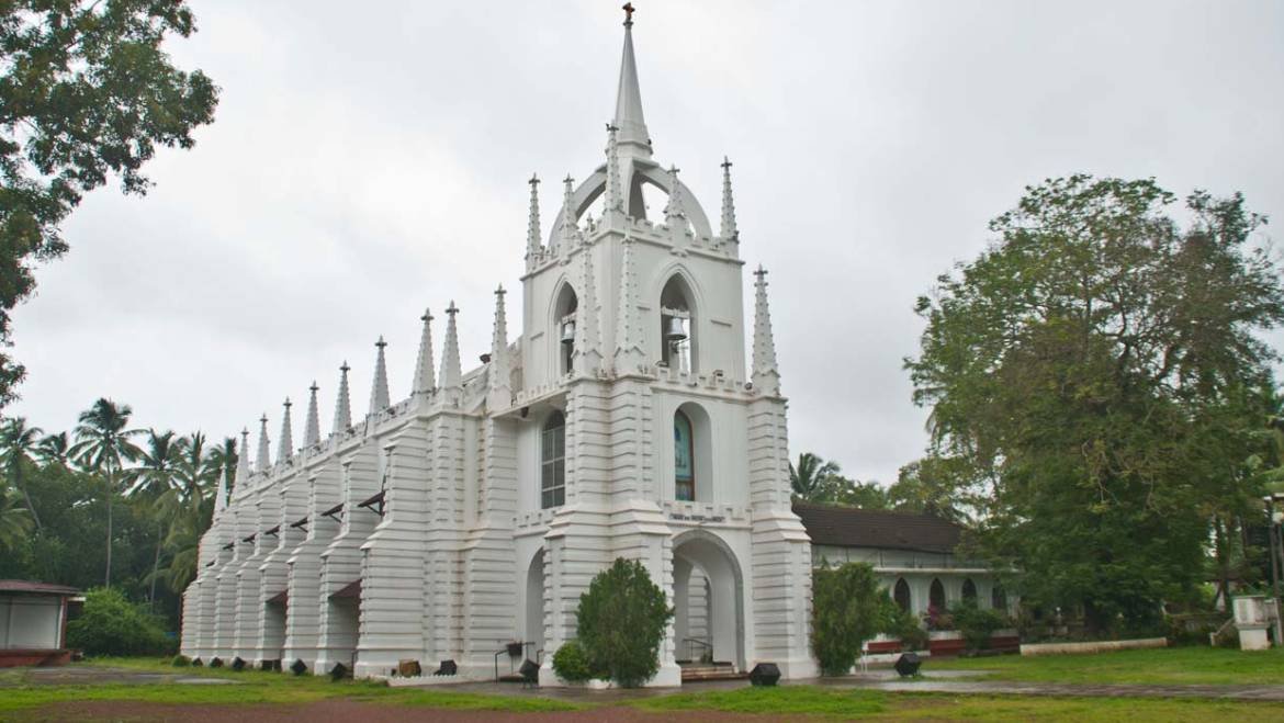 Famous Church to visit in North Goa at Saligao Goa